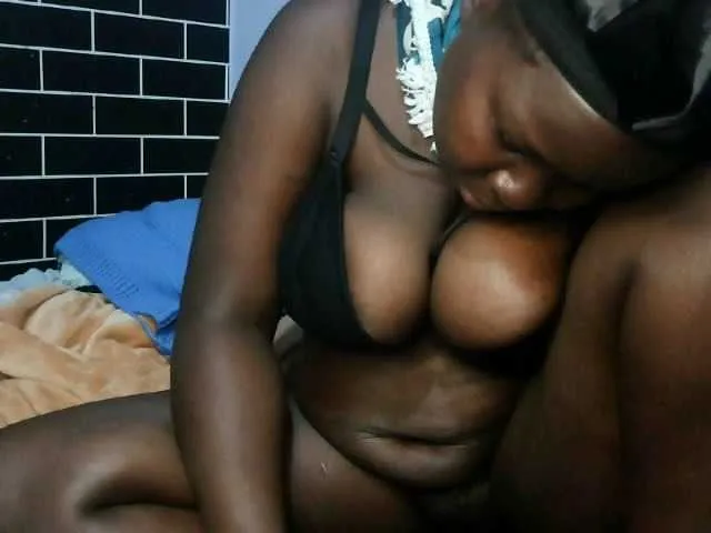 Live sex webcam photo for queen-innocent #291583817