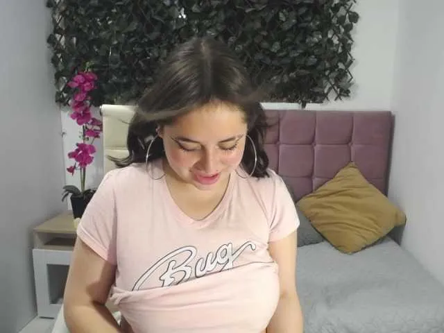 Live sex webcam photo for queen077 #271728157