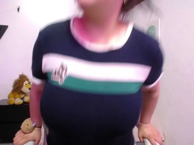 Live sex webcam photo for queen077 #272140004