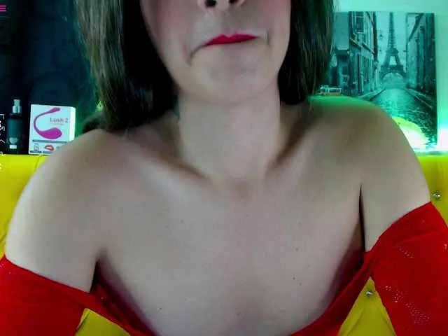 Live sex webcam photo for queena-24 #274085192