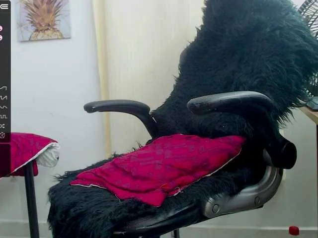 Live sex webcam photo for queena-24 #274247787