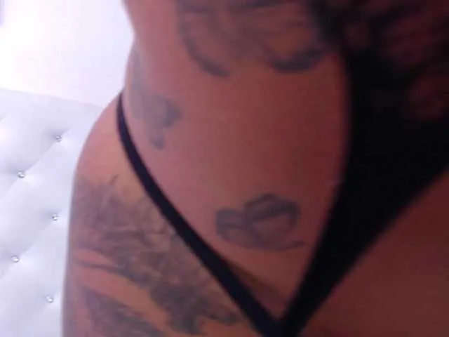 Live sex webcam photo for queeniestar #290843607