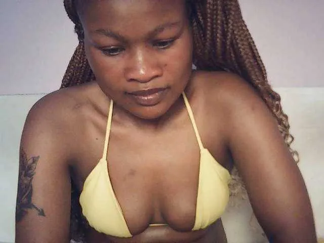 Live sex webcam photo for queenivy #292935399