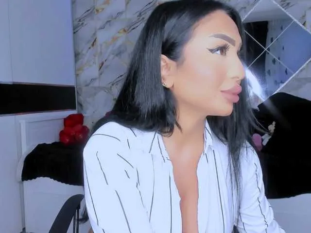 Live sex webcam photo for queenmeryem #291235248