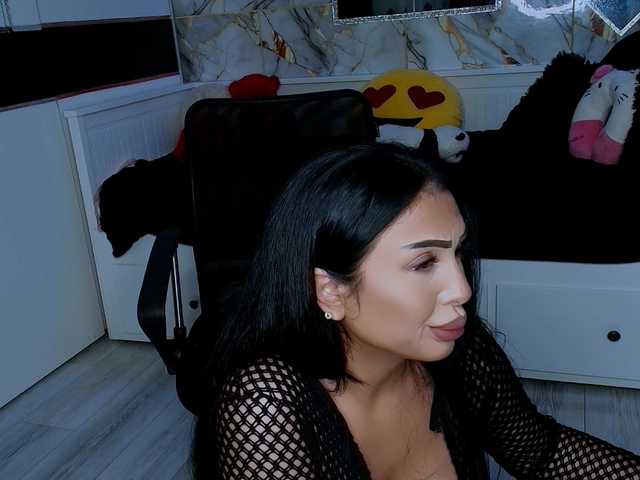 Live sex webcam photo for queenmeryem #291875680