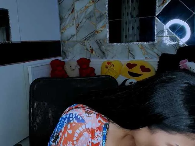 Live sex webcam photo for queenmeryem #292070555