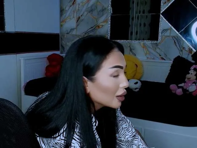 Live sex webcam photo for queenmeryem #292231530