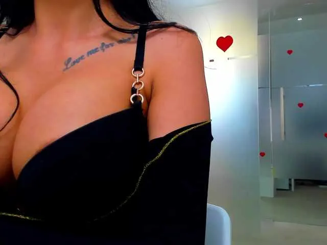Live sex webcam photo for queenrafaelle #293740429