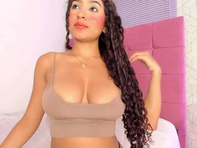Live sex webcam photo for quianna-1 #290523850