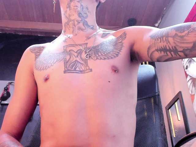 Live sex webcam photo for raymond-star #277265785