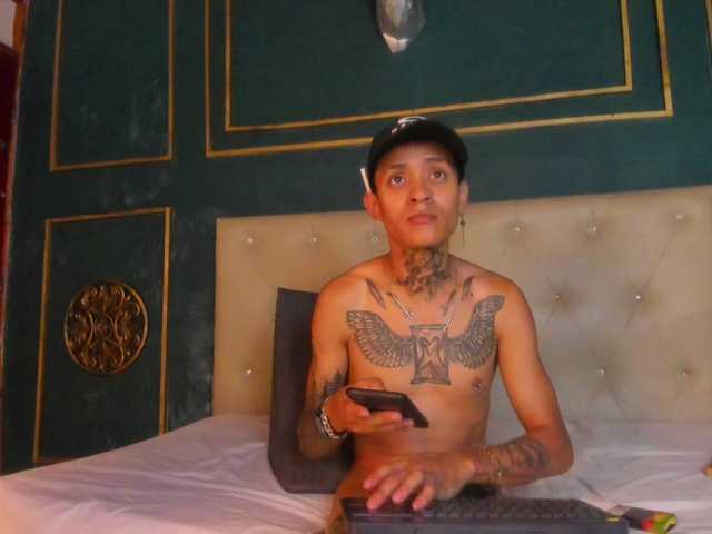 Live sex webcam photo for raymond-star #277546706