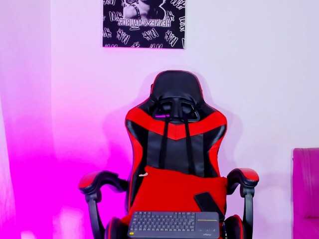 Live sex webcam photo for real-queen #277110586