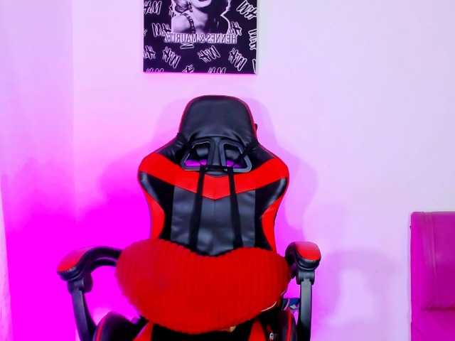 Live sex webcam photo for real-queen #277117389