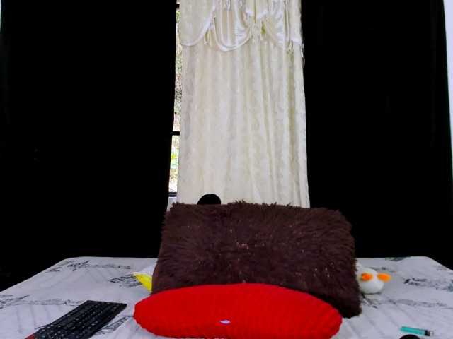 Live sex webcam photo for real-queen #277310916