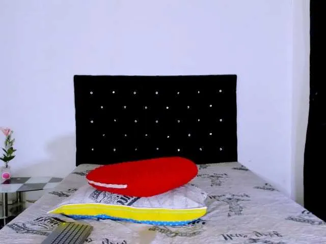 Live sex webcam photo for real-queen #277978467