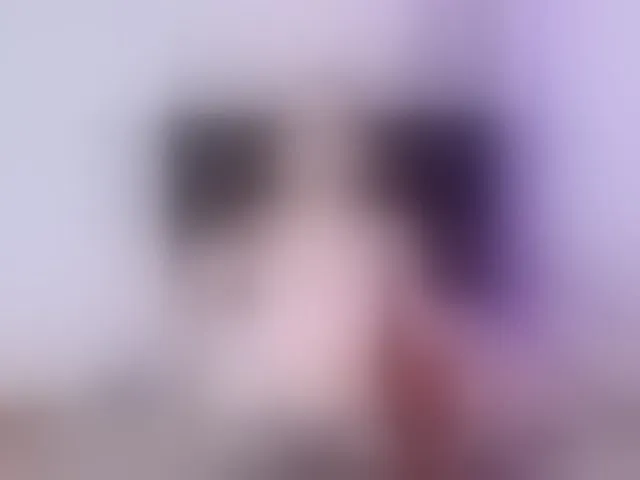 Live sex webcam photo for real-queen #293324237