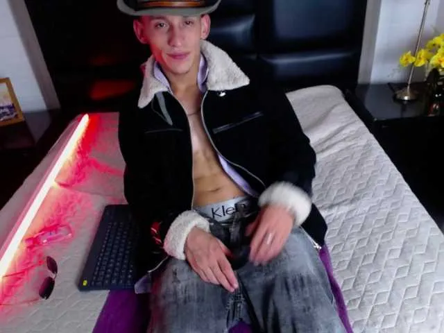 Live sex webcam photo for red-muscule #276865374