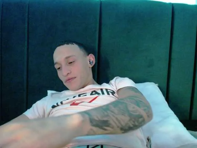 Live sex webcam photo for red-muscule #276897161