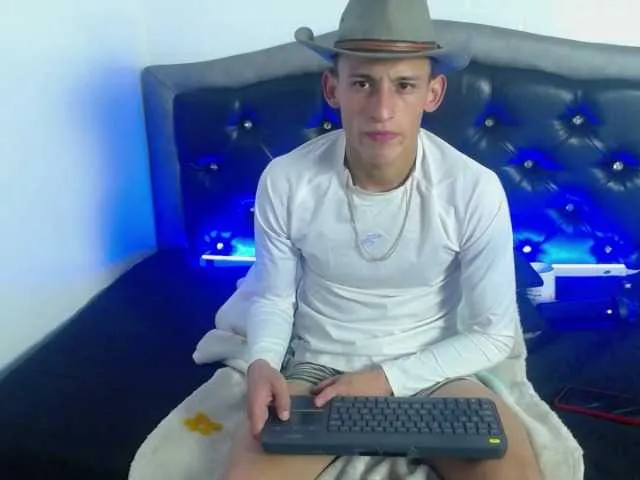 Live sex webcam photo for red-muscule #276965102