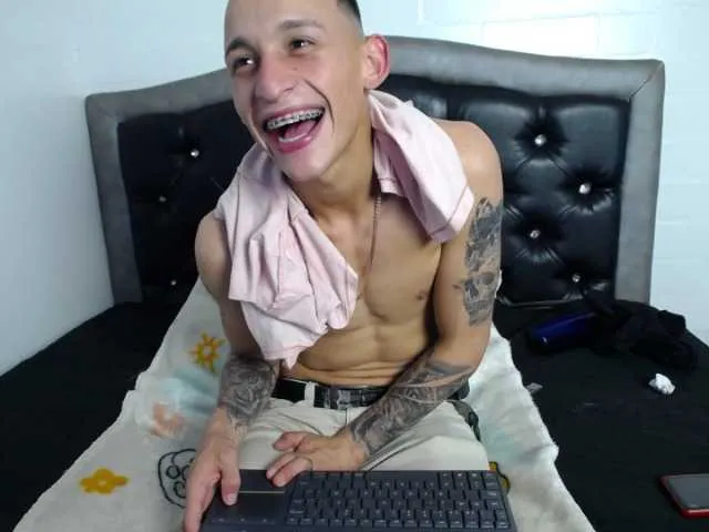 Live sex webcam photo for red-muscule #276980687