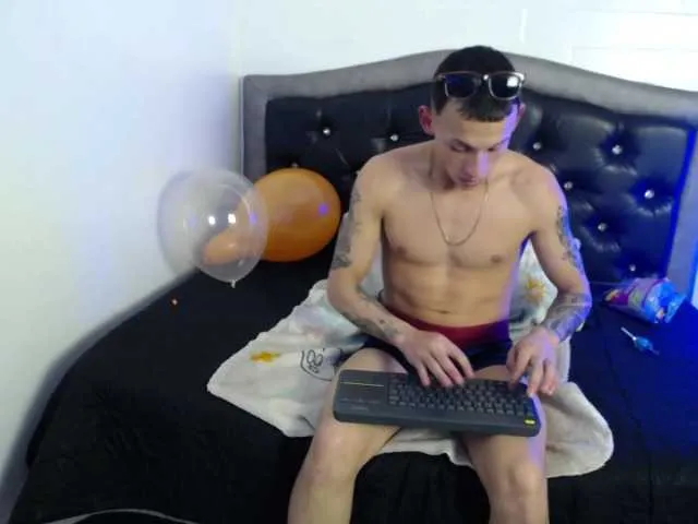 Live sex webcam photo for red-muscule #277185026