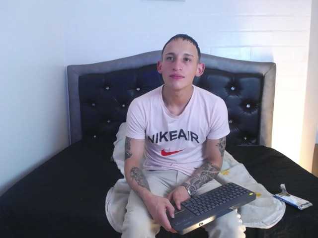 Live sex webcam photo for red-muscule #277232620