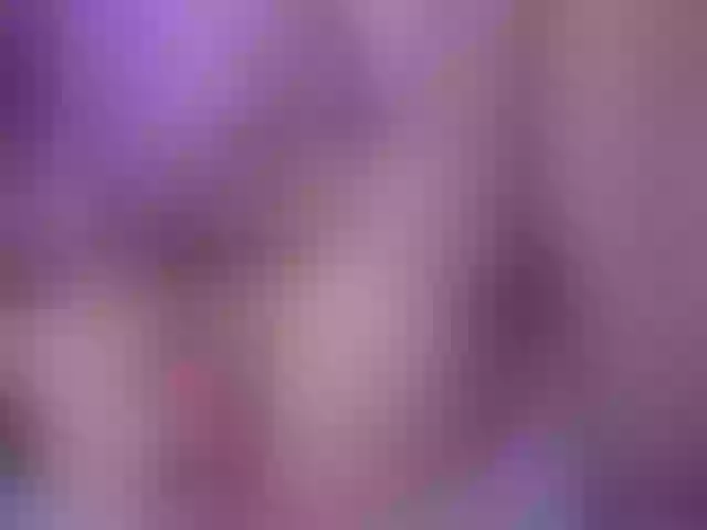 Live sex webcam photo for reinahot-699 #284346902