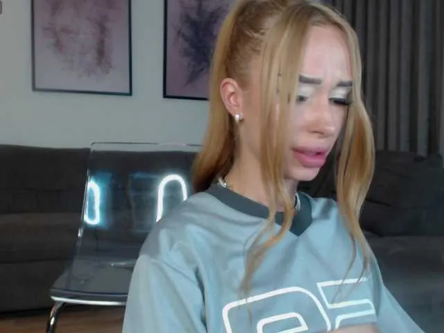 Live sex webcam photo for reinakylie #291702819