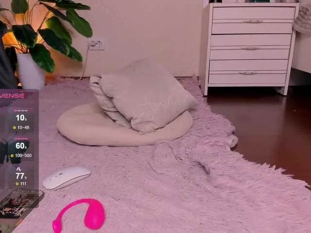 Live sex webcam photo for reyniri #292378505