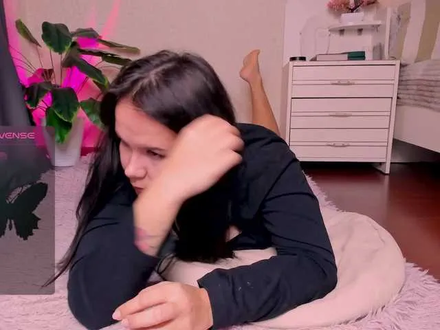 Live sex webcam photo for reyniri #292390184