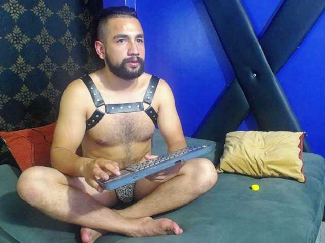 Live sex webcam photo for richards-bdsm #276875520