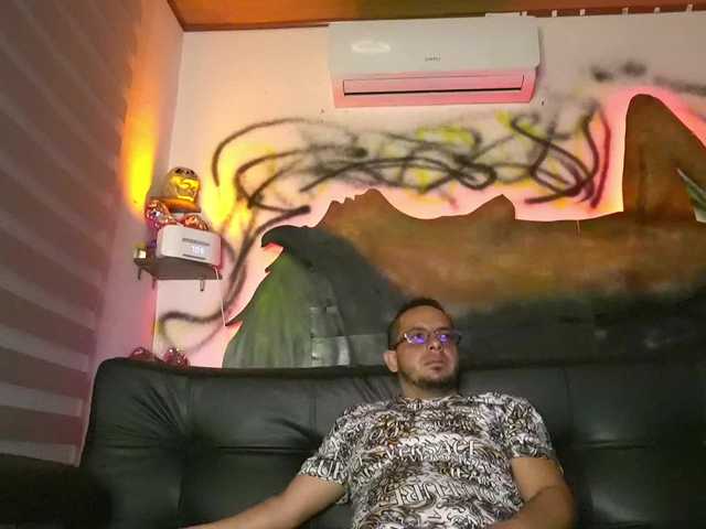 Live sex webcam photo for riichdick #278073668