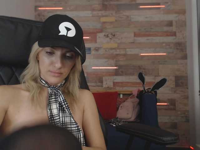 Live sex webcam photo for rileylanna #292094112