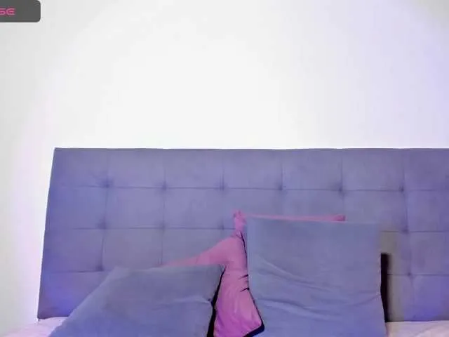 Live sex webcam photo for river-21 #276423177