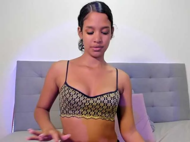 Live sex webcam photo for river-21 #276651754