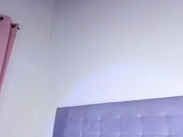 Live sex webcam photo for river-21 #276933733