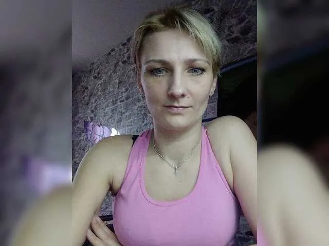 Live sex webcam photo for rntkkaralinaaa #272662300