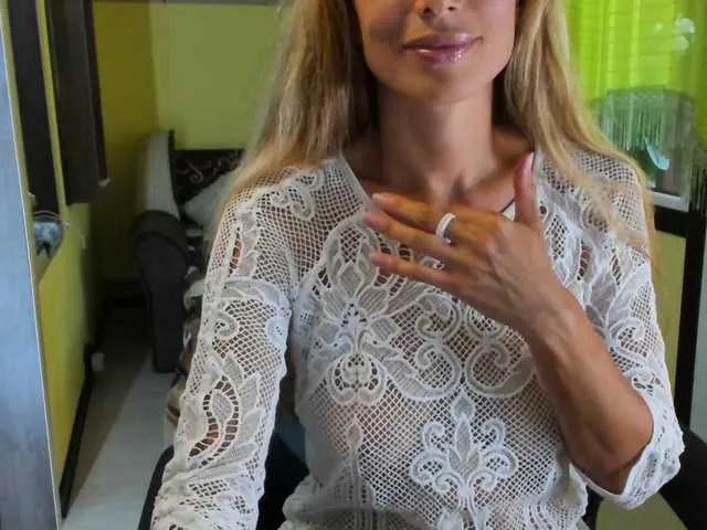 Live sex webcam photo for rocsi79 #273938086