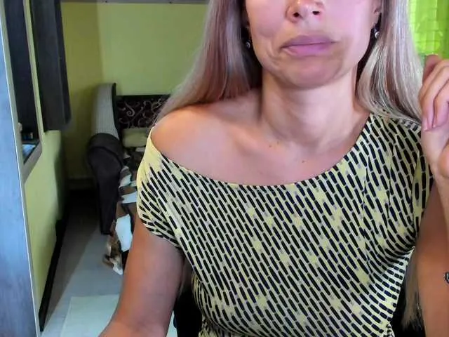 Live sex webcam photo for rocsi79 #276445466