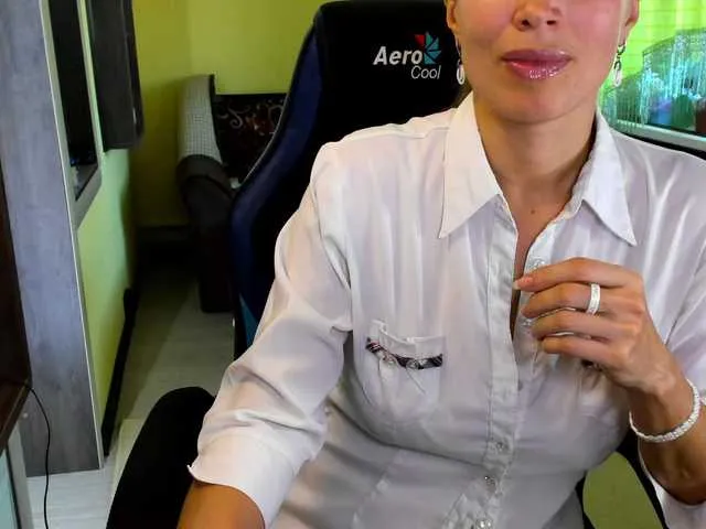 Live sex webcam photo for rocsi79 #276974820