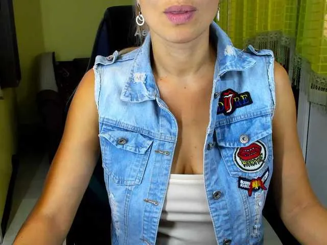 Live sex webcam photo for rocsi79 #291628194