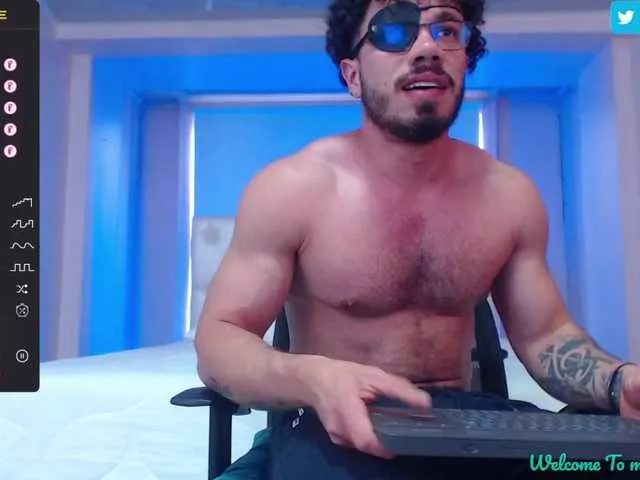 Live sex webcam photo for ronniefit #276740295