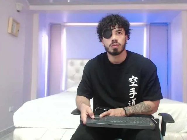 Live sex webcam photo for ronniefit #276878995