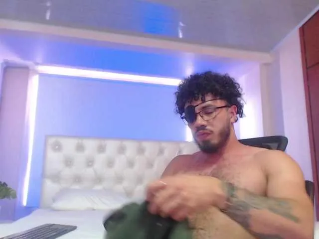 Live sex webcam photo for ronniefit #277060216