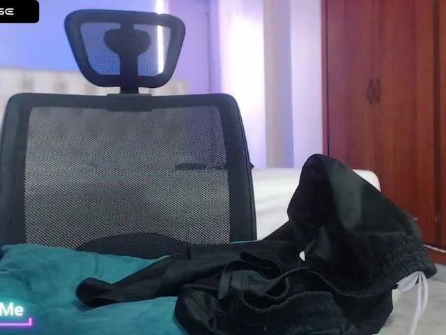 Live sex webcam photo for ronniefit #277071527