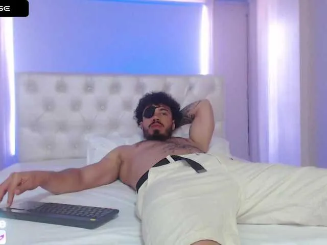 Live sex webcam photo for ronniefit #277106461