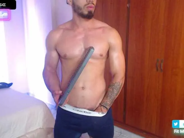 Live sex webcam photo for ronniefit #277449886