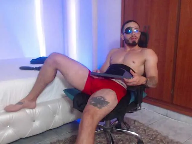 Live sex webcam photo for ronniefit #277478086
