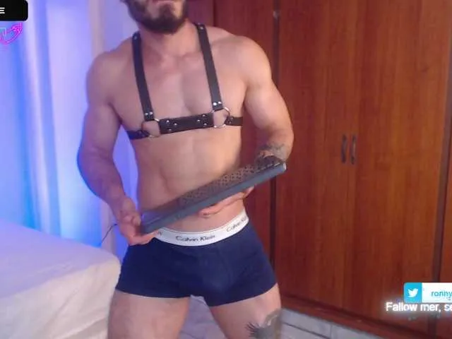 Live sex webcam photo for ronniefit #277589801