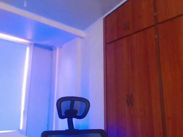 Live sex webcam photo for ronniefit #277601166